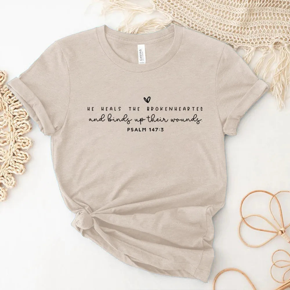 He Heals the Brokenhearted - Women's T-Shirt